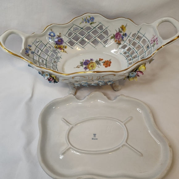 19th Century Carl Thieme Reticulated Centerpiece RARE WITH BASE - Picture 6 of 12